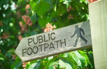 Footpath Sign (c) FreeFoto.com